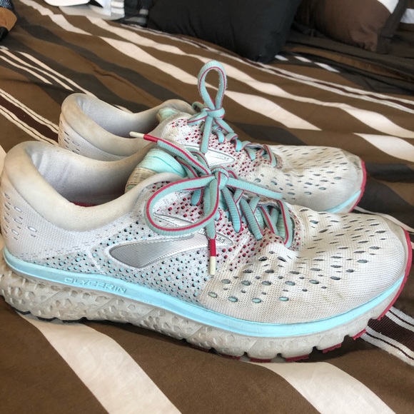 brooks throwing shoes